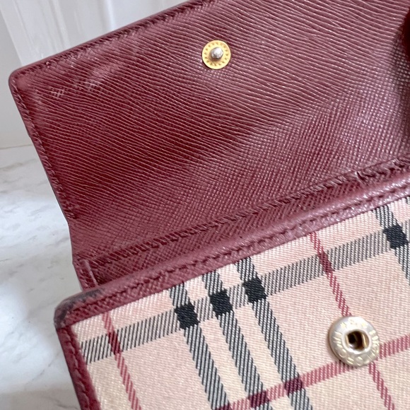 SOLD! Authentic Vintage Burberry Trifold Wallet - Picture 4 of 12